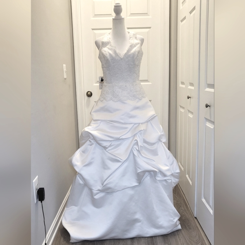 Da Vinci Modern Romantic White Orchid Boutique Gown Dress - Picture 2 of 16